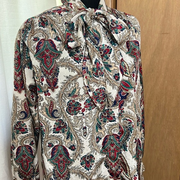 Alfred Dunner Red and Green Paisley Neck Tie Button Down Shirt - Picture 6 of 6